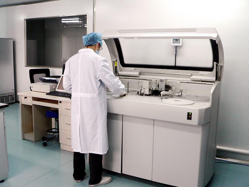 全自動(dòng)生化分析儀